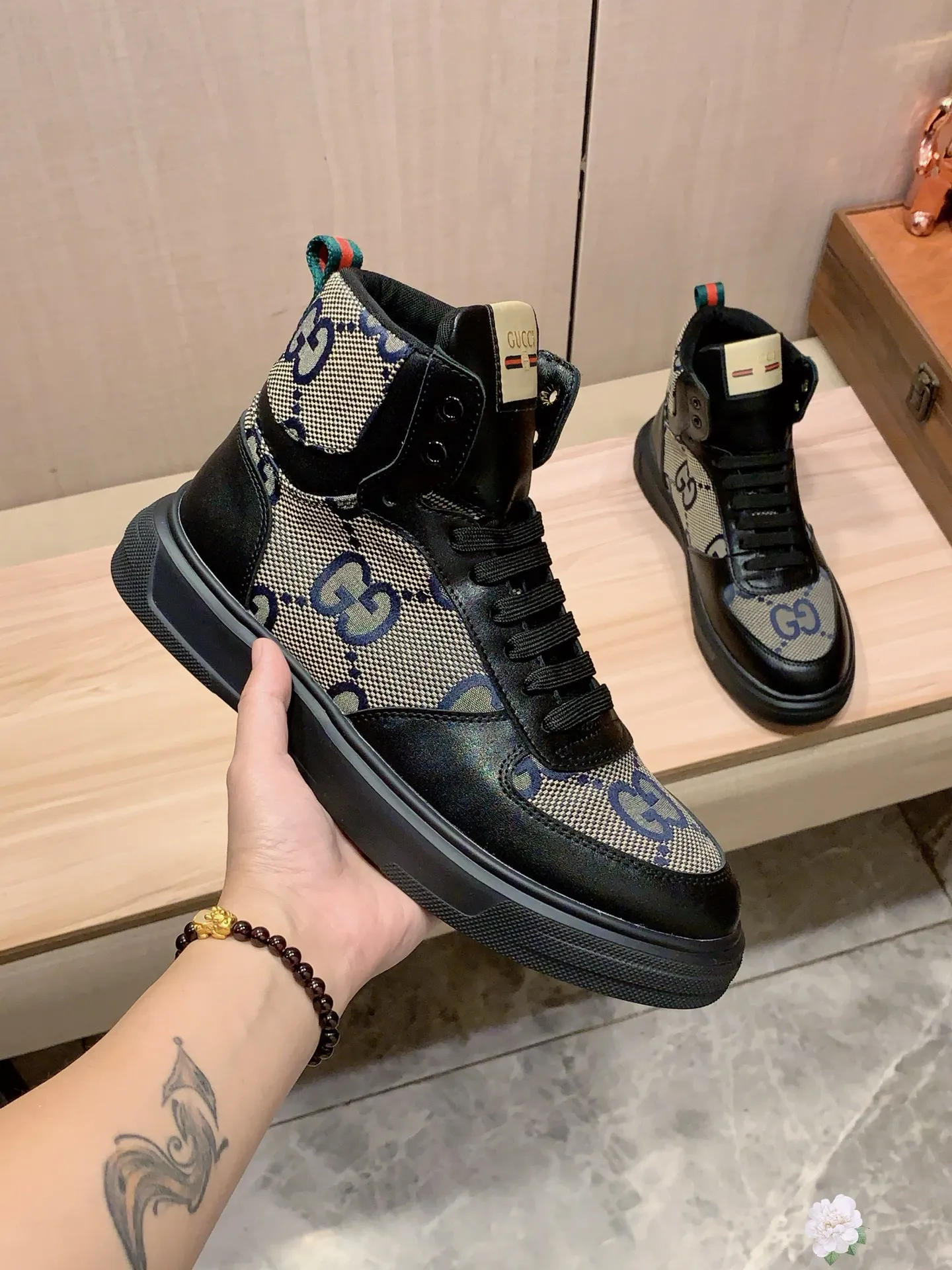 Men's men's shoes💰442💰💰🎩🎩[Lightning][Lightning] "Gucci*" latest • popular casual shoes, top brand [seduce] luxury ~ purchasing agency, top ~ quality. [Strong] The upper is made of imported breathable cowhide with fabric material ➕ Breathable sheepskin feet (•) and fine workmanship. The original stylish and stylish soft rubber wear-resistant and non-slip outsole is light and comfortable on the feet. The real thing looks better when photographed in person. 111: code: 38-44, 3️⃣ colors selected